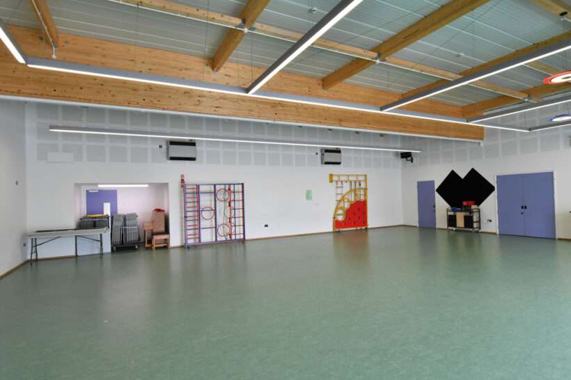 Neptunus-Flexolution-Hamstel-Infant-School-Southend-on-Sea-temporäre-Sporthalle