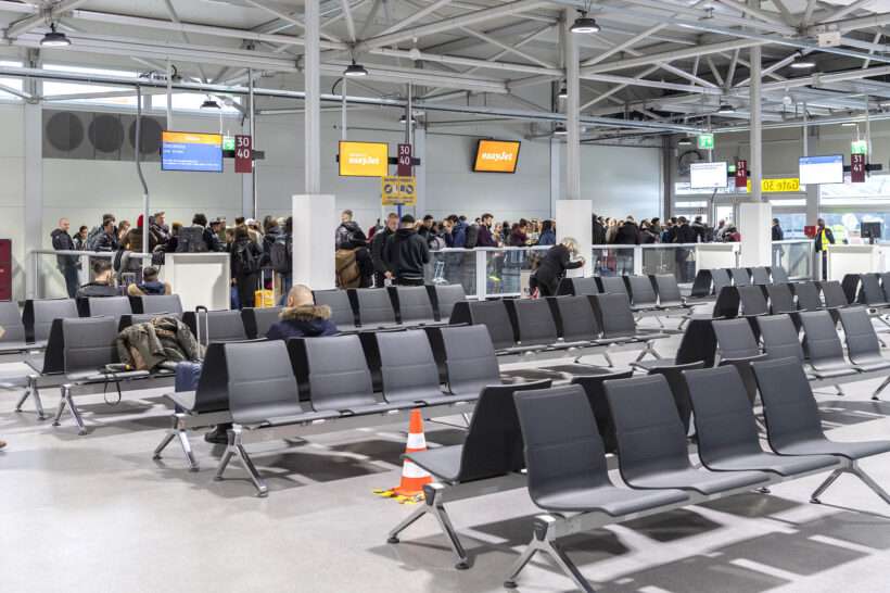 Neptunus-Evolution-Temporäre-Flughafen-Berlin-Schönefeld-Terminal