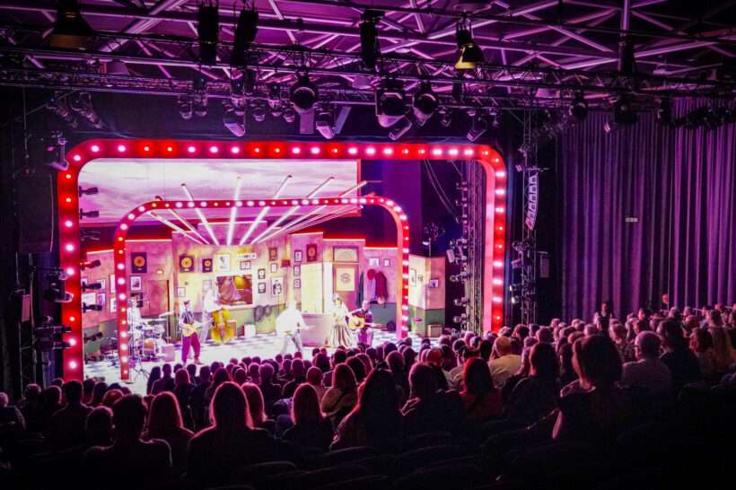 show temporary theatre